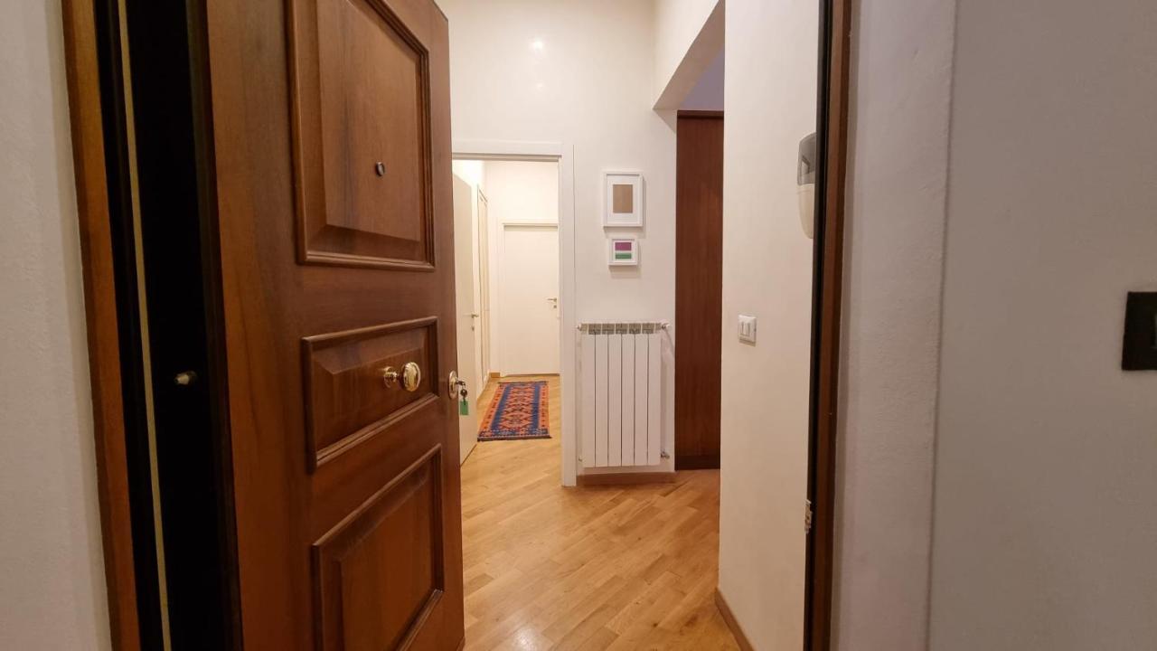 Palazzo Crispi - Boutique Apartment Трієст Екстер'єр фото